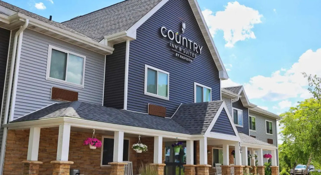 Country Inn & Suites by Radisson, Sparta, WI