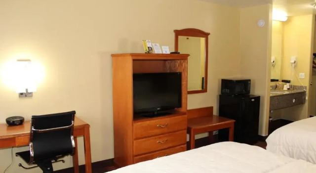Четырёхместный номер Standard Days Inn by Wyndham Lumberton