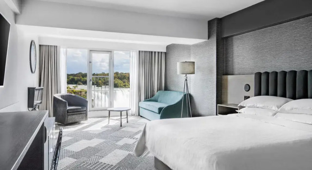 Двухместный номер High Floor Juliet Balcony Falls View Sheraton Fallsview Hotel