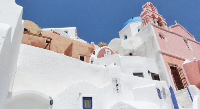 Blu Bianco Cave House