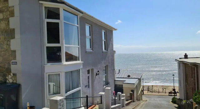 Апартаменты Beautiful Seaside Apartment With Parking