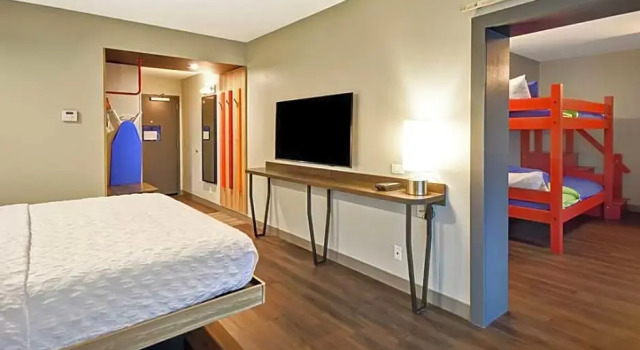 Трёхместный люкс Tru by Hilton Pigeon Forge, TN