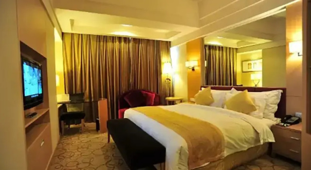 Двухместный номер Standard Kolam Gloria Plaza Hotel