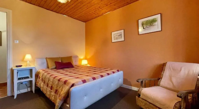 Gîte Saint-Haon, 4 pièces, 5 personnes - FR-1-582-211, Réserver Hôtel Saint-Haon 