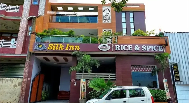 Hotel Silk Inn Luxury At No Cost, Забронировать Отель Отели Гомти Нагара с парковкой, Парковка