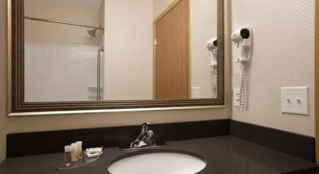 Двухместный номер Standard Days Inn & Suites by Wyndham Winnipeg Airport Manitoba