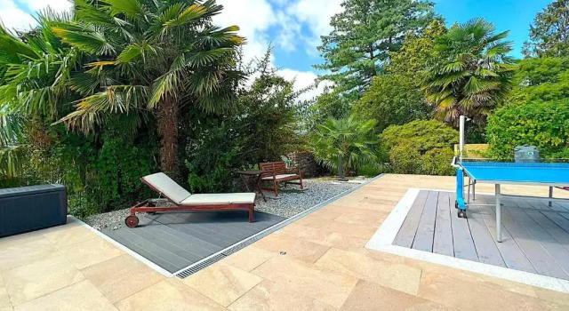 Коттедж с 4 комнатами The comfortable house with big pool in the center of Mergozzo