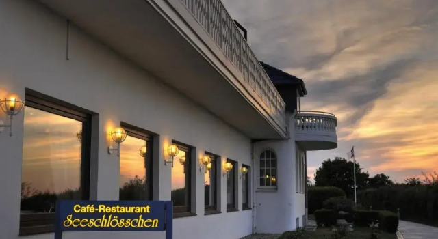Hotel Seeschlösschen, Забронировать Отель Ховахт Ploen, рядом с Залив Ховахт