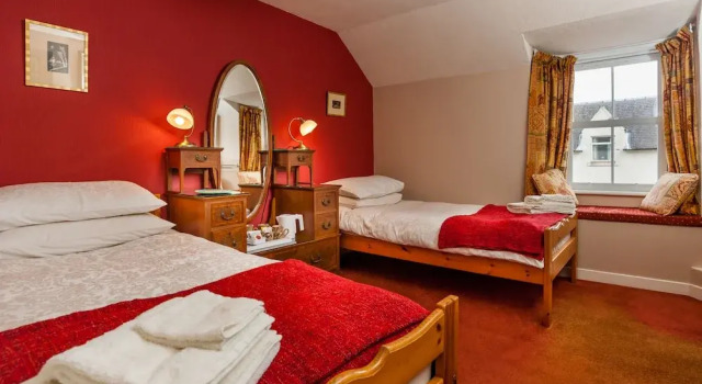Lochleven B&B Killin, Забронировать Отель «постель и завтрак» Отели Центральной Шотландии с парковкой, Парковка