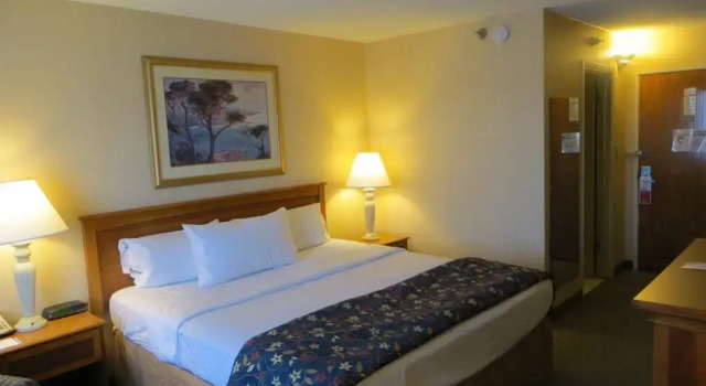 Ramada Indianapolis East, Забронировать Отель Warren Township Индианаполис