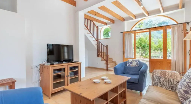 Deià semi-detached sunny country house, near GR221, Rezerwuj Hotel Hotele w Majorka z parkingiem, Parking