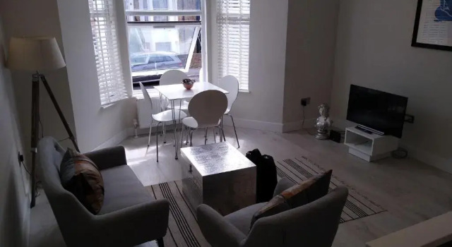 Modern 2 Bed Flat in Maida Hill near Kensal town in for up to 4 people - 9mins to tube station
