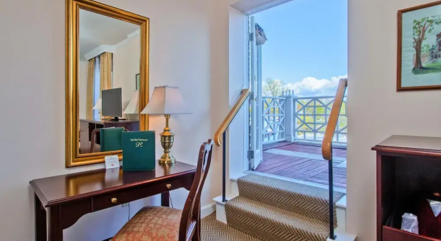 Двухместный номер Standard с балконом The Hotel Northampton