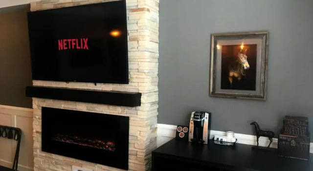 Люкс Cedar Stables Inn & Suites