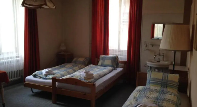 Трёхместный номер Standard Hotel Quellenhof
