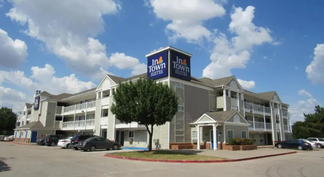 InTown Suites Extended Stay Arlington TX - Six Flags, Забронировать Апарт-отель Апарт-отели Арлингтон, Апарт-отель