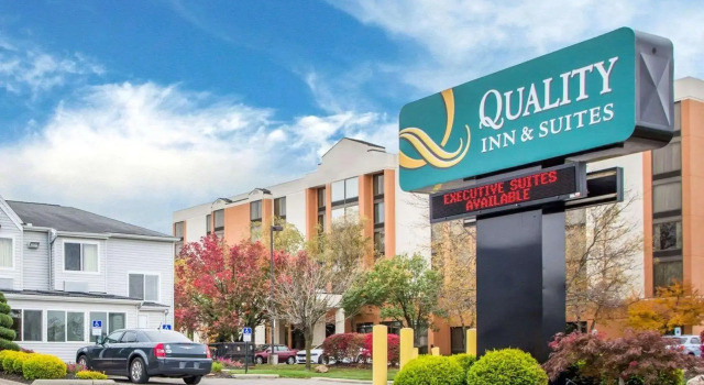 Четырёхместный номер Standard Quality Inn & Suites North-Polaris