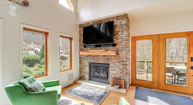 Коттедж с 3 комнатами с балконом Deck + Scenic Views: Beech Mtn Group Getaway