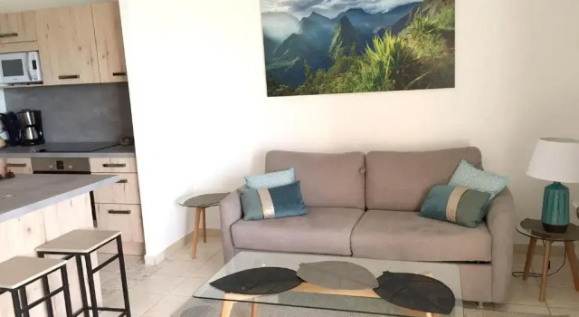 Appartement d'une chambre avec vue sur la mer terrasse amenagee et wifi a Saint Paul a 2 km de la plage, Book Apartment Hotels in Saint-Paul with Parking, Parking