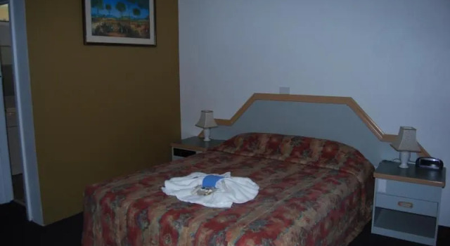 Holbrook Settlers Motel, Забронировать Мотель Отели Холбрук с завтраком, рядом с Национальный музей австралийской керамики, Завтраки