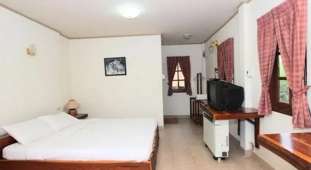Rosthip Thani Resort(รสทิพย์ธานี รีสอร์ท)