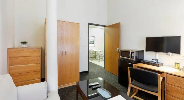Studio Ready 4 Students & Traveling Professionals! 310