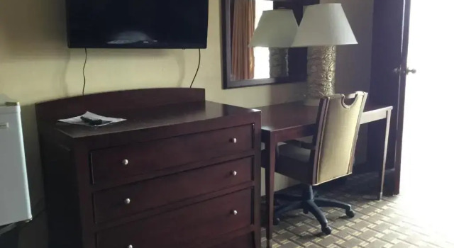 Четырёхместный номер Standard Budget Inn Motel