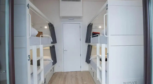 Кровать в общем номере Room Gran Vía