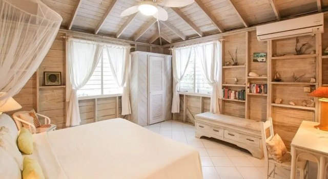 Charming 2-Bed Cottage By Beach by BSL Rentals, Prenota Casa vacanze Ville a Saint James, Villa