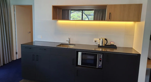 Люкс с 2 комнатами с балконом Nesuto Curtin Perth Hotel