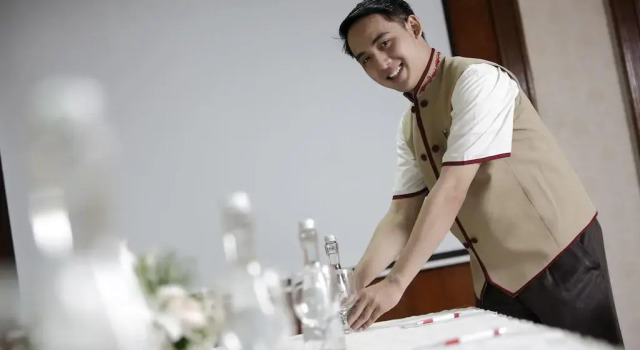Номер Deluxe Ambhara Hotel Jakarta