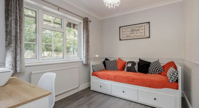 Семейный коттедж Ascot Pet Friendly 4 Bed House Parking