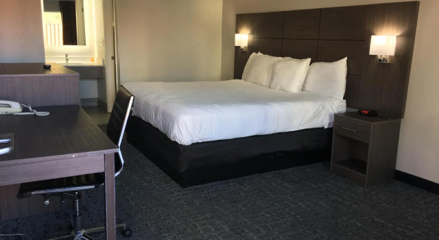 Номер Days Inn & Suites by Wyndham Charleston Airport West