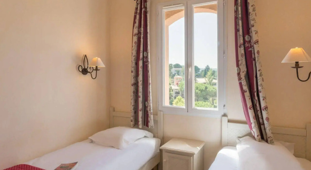 Village Le Rouret Pierre & Vacances, Забронировать Отель Гропьер Ardèche