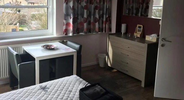 B&B De Windhaan, Rezerwuj Bed and Breakfast Hotele w Bruksela z parkingiem, Parking