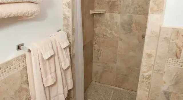 Четырёхместный номер Deluxe Knotty Pine Motel
