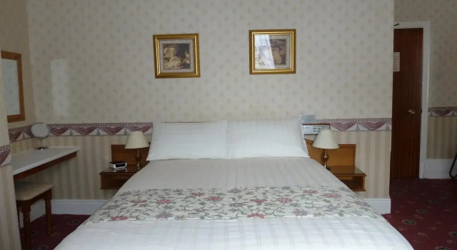 Glenorleigh, Book Bed and Breakfast Hoteller i Torquay med parkering, nær Torre Abbey, Parkering