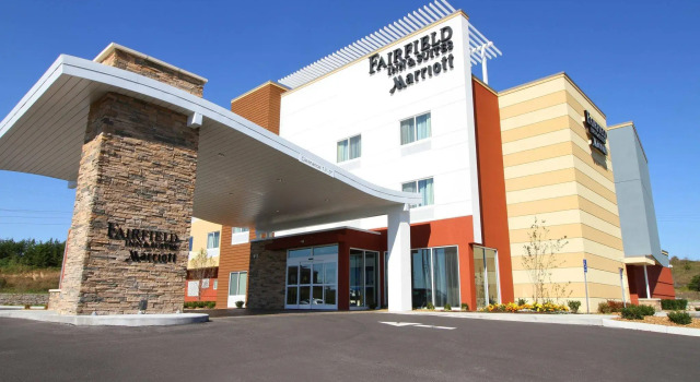 Четырёхместный номер Standard Fairfield Inn & Suites by Marriott London