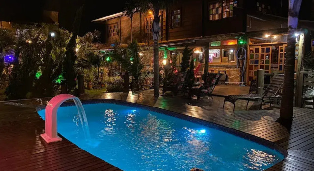 Bangalô House - Praia do Rosa SC, Забронировать Вилла Коттеджи Прайя-ду-Роза, рядом с Пляж Роза, Коттедж