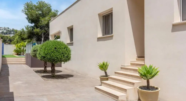 Villa Kobe - Plusholidays, Забронировать Вилла Бизнес-отели Морайра, 4* 5*