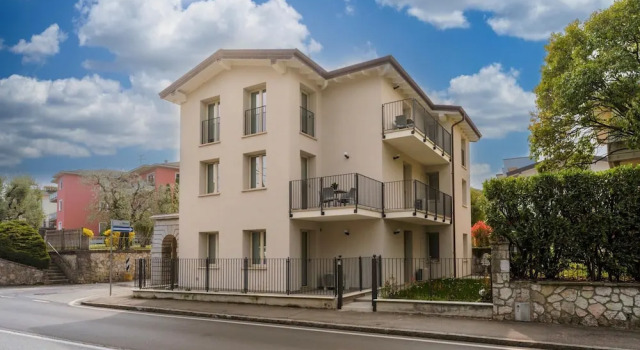 Apt24 - Garibaldi 2 in Desenzano del Garda, Забронировать Апартаменты/квартира Дезенцано-дель-Гарда озеро Гарда