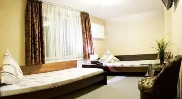 Hotelik pod Dębami, Varaa Hotelli Radwanice Ala-Sleesia