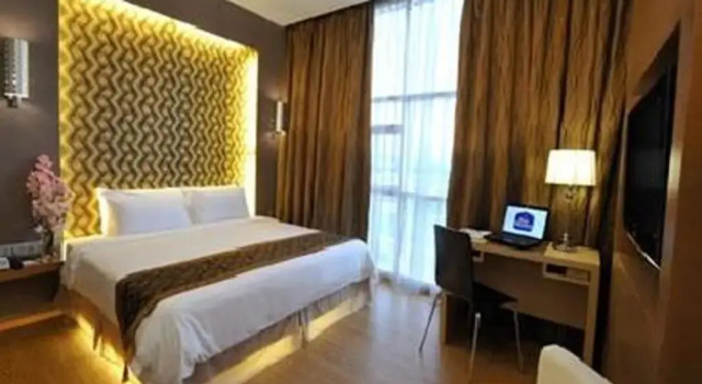 Номер Premier Courtyard Hotel 1Borneo