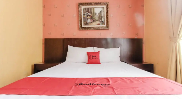 Номер Economy RedDoorz at La Mega near Pasar Pagi Cirebon