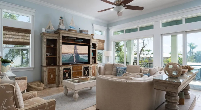 Beautiful Home with Private Pool on the North end of Fort Myers Beach! home, Забронировать Дом для отпуска Отели в центре Форт-Майерс-Бич, в центре