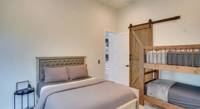 Коттедж Chic Utah Getaway w/ Fireplace, Sauna & 2 Decks!