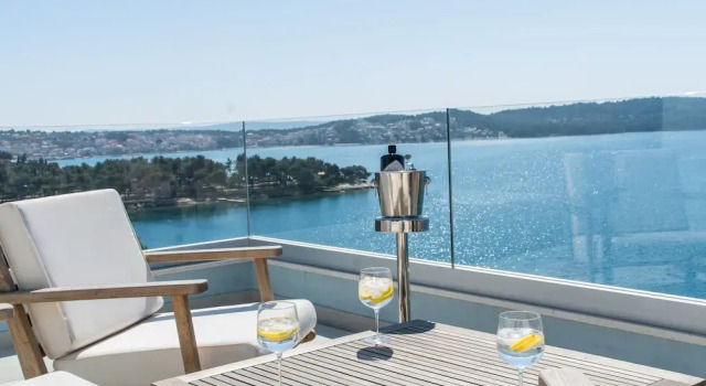 Апартаменты Luxury Seafront Luxury Apartments Fun
