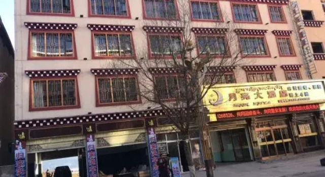 Moon Hotel, Rezervovat Hotel Hotely v Garze s parkováním, Parkování