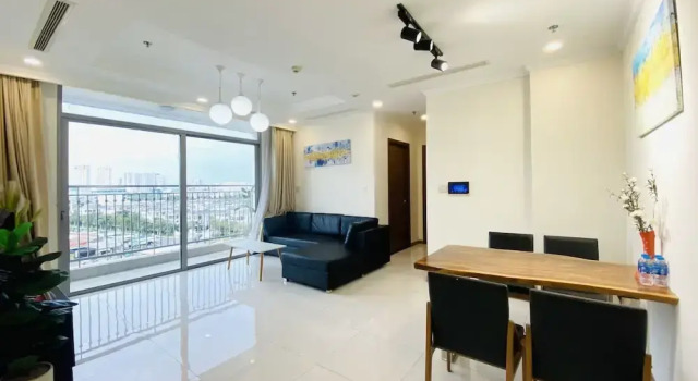 Семейные апартаменты с 2 комнатами с видом на город Landmark Apartment in Vinhomes Central Park