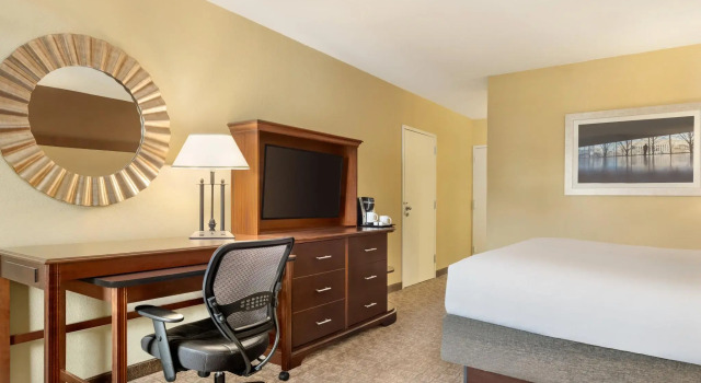 Двухместный номер Standard Crowne Plaza Crystal City-Washington, D.C. by IHG